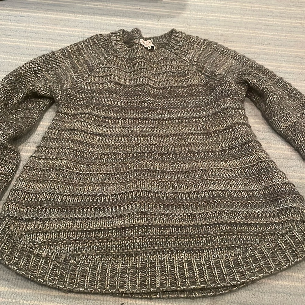 Beautiful gold and silver sweater size small